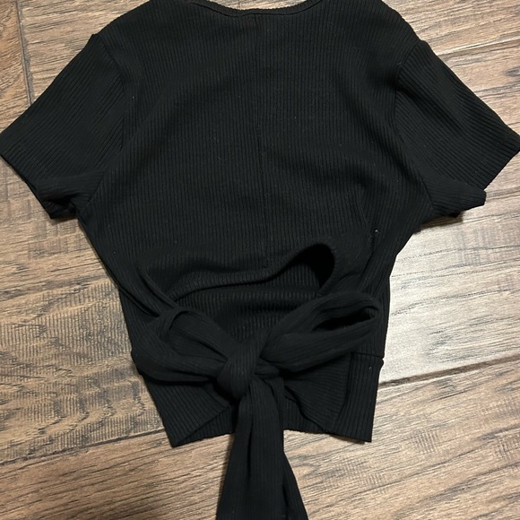 garage tie-back tee - Picture 3 of 3